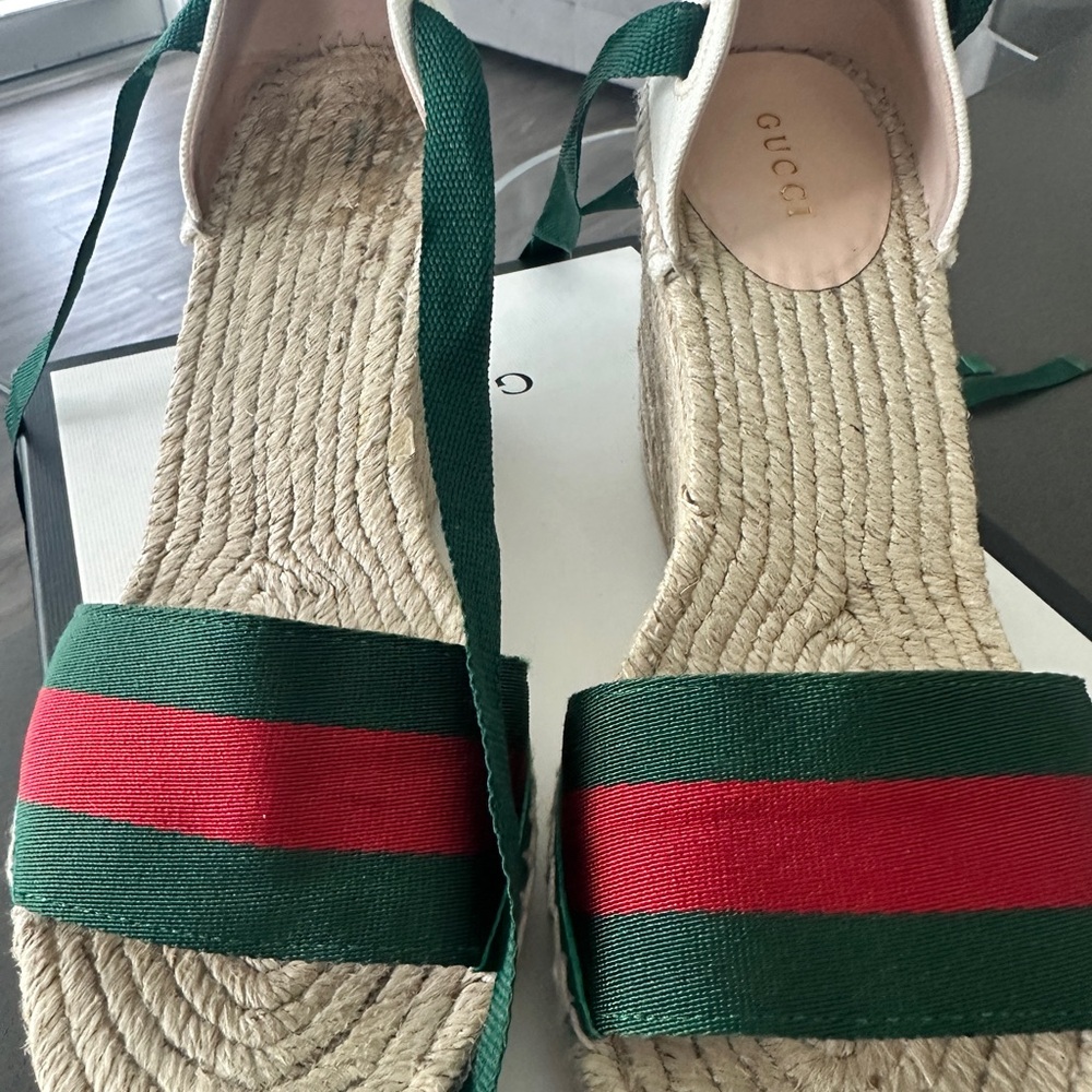Gucci Women's Espadrilles with Green and Red Straps